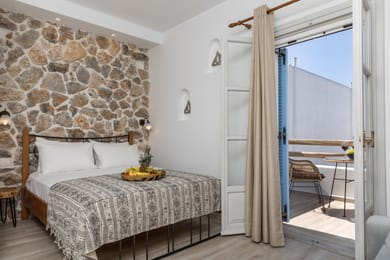 Deluxe Suite Partial Sea View