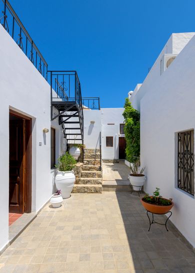 Maris Lindos Suites & Apartments - Image 6