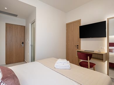 Miss Marrone City Hotel - Image 4