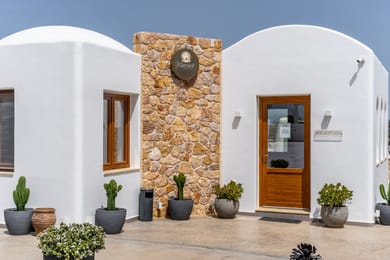 Marvarit Suites Santorini - Image 7