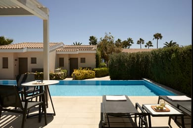 One Bedroom Suite Swim up Pool View (Residences Area)