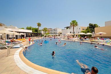 Matina Pefkos Aparthotel - Image 4