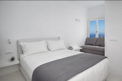 Suite with Outdoor Hot Tub and Caldera View