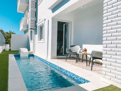 Deluxe Suite with Private Pool