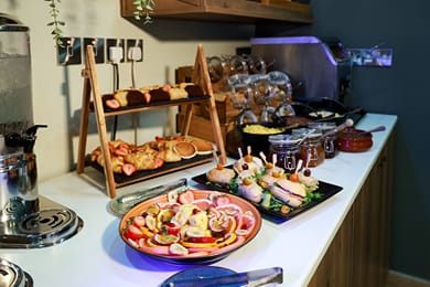 Mikes Kanarium City Hotel - Image 7