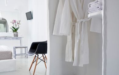 Milos Hotel - Image 2