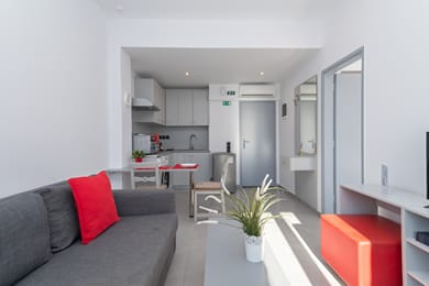 One-Bedroom Apartment with Twin Beds