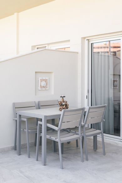 Minthi Boutique Apartments - Image 2