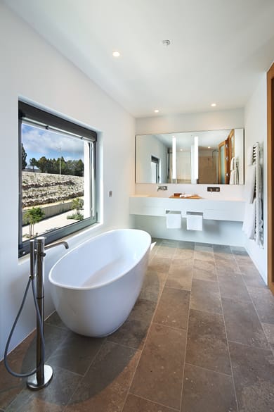 Ezousa Luxe Duplex Suite