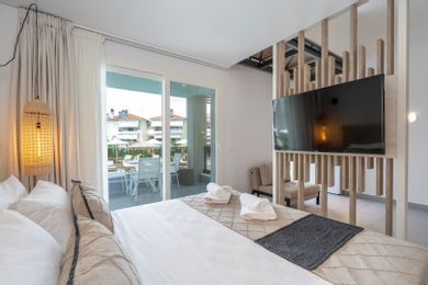 Premium Maisonette with Balcony Pool Front