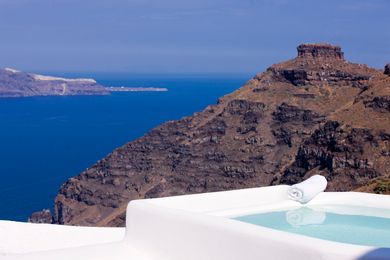 Junior Suite with Caldera View