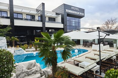 Mirror Hotel - Image 6