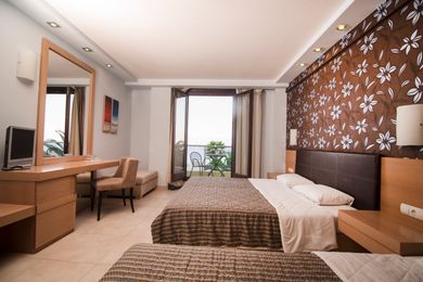 Mistral Seaside Hotel - Image 7