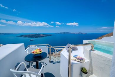 Superior Suite with Outdoor Hot Tub | Caldera View