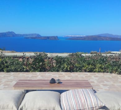 Three-Bedroom Villa with Ground Level & Rooftop Terrace and Caldera View