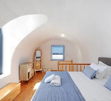 Three-Bedroom Villa with Ground Level & Rooftop Terrace and Caldera View