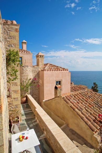 Moni Emvasis Luxury Suites - Image 2