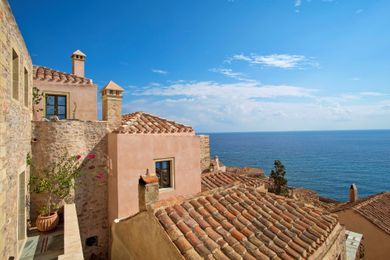 Moni Emvasis Luxury Suites - Image 3