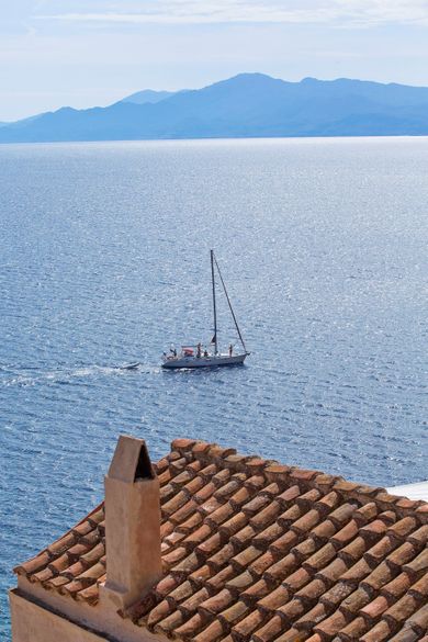 Moni Emvasis Luxury Suites - Image 5