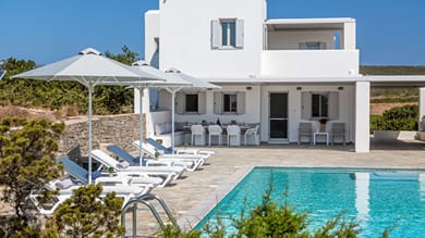 Villa Evelyn | 4 Bedrooms | Mikri Santa Maria