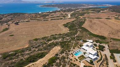 Villa Evelyn | 4 Bedrooms | Mikri Santa Maria