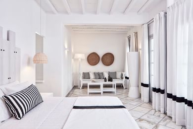 Unique Junior Suite Pool Front with Jetted Tub