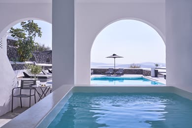 Two Bedroom Suite with Jetted Tub & Caldera View 35m²