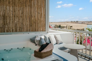 Deluxe Double Room with Sea View and Jet Tub