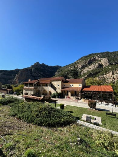 Muntenia Inn Apartments & Suites - Image 3