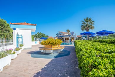 Muses Hotel - Image 2