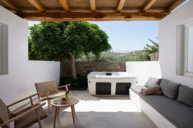 Honeymoon Suite with Outdoor Jacuzzi