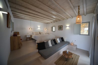 Deluxe Suite with Jetted Tub & Pool View