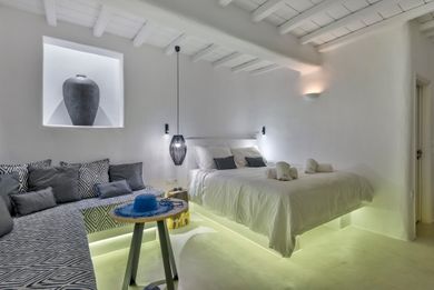 Cave Suite Outdoor Jetted Tub