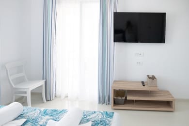 1 Bedroom Deluxe Suite with Sea View | Ornos