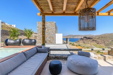 Exclusive Suite with Jacuzzi  | Panormos