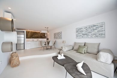 1 Bedroom Deluxe Suite with shared pool | Ruby | Tourlos
