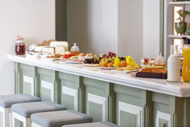 Mythos Suites Hotel - Image 4