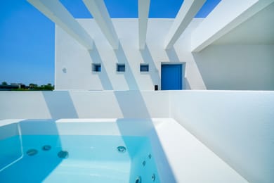 Panorama Suite Outdoor Jacuzzi