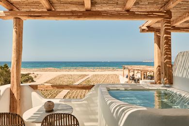 Deluxe Upper Floor Sea View Suite with Jet Tub