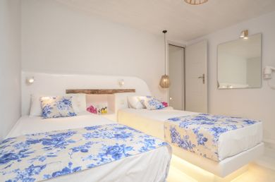 Naxian Queen Luxury Villas & Suites - Image 3