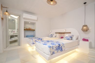 Naxian Queen Luxury Villas & Suites - Image 4