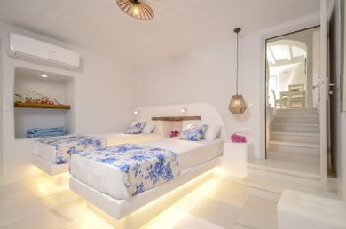 Naxian Queen Luxury Villas & Suites - Image 5