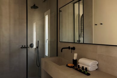 Honeymoon Suite with Indoor Jacuzzi