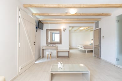 Family room with private Jacuzzi 4 persons