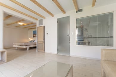 Family room with private Jacuzzi 4 persons