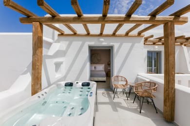 Grand Suite with Private Outdoor Hot Tub Hammam and Sea View