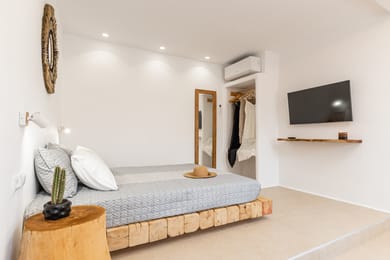 Junior Suite with Private Veranda & Outdoor Hot Tub | Semi-Basement