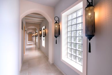 Neikos Luxury Suites - Image 4