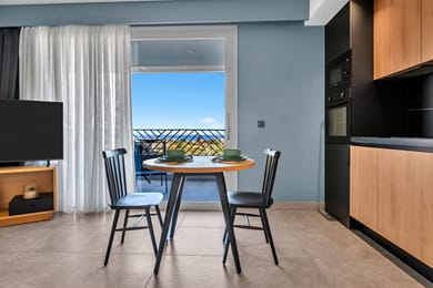 Deluxe Penthouse Suite with Panoramic Sea View & Outdoor Hot tub