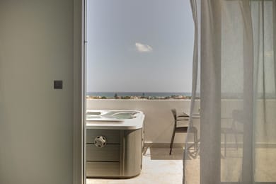Deluxe Penthouse Suite with Panoramic Sea View & Outdoor Hot tub